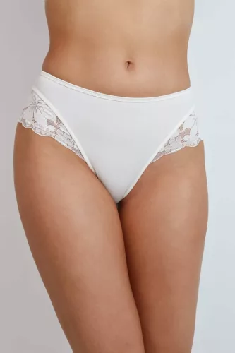 110209 27 Sarolta klasszikus alsó S Ekrü